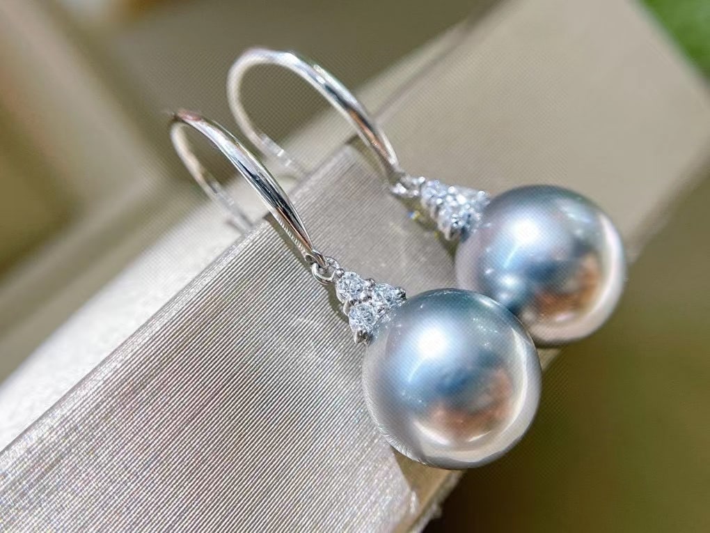 18k white gold natural primary color seawater Tahitian black pearl earrings (1 of 1)