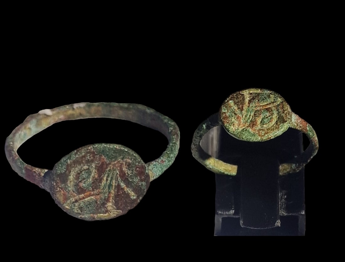 Roman Empire: Title: Roman Empire Description: Roman ring with Knight engraving Date/Period: 117-138 BC Materials: bronz coin Dimensions: 20.4 mm Reserve: $30.00 Shipping: Domestic: Flat-rate of $25.00 to