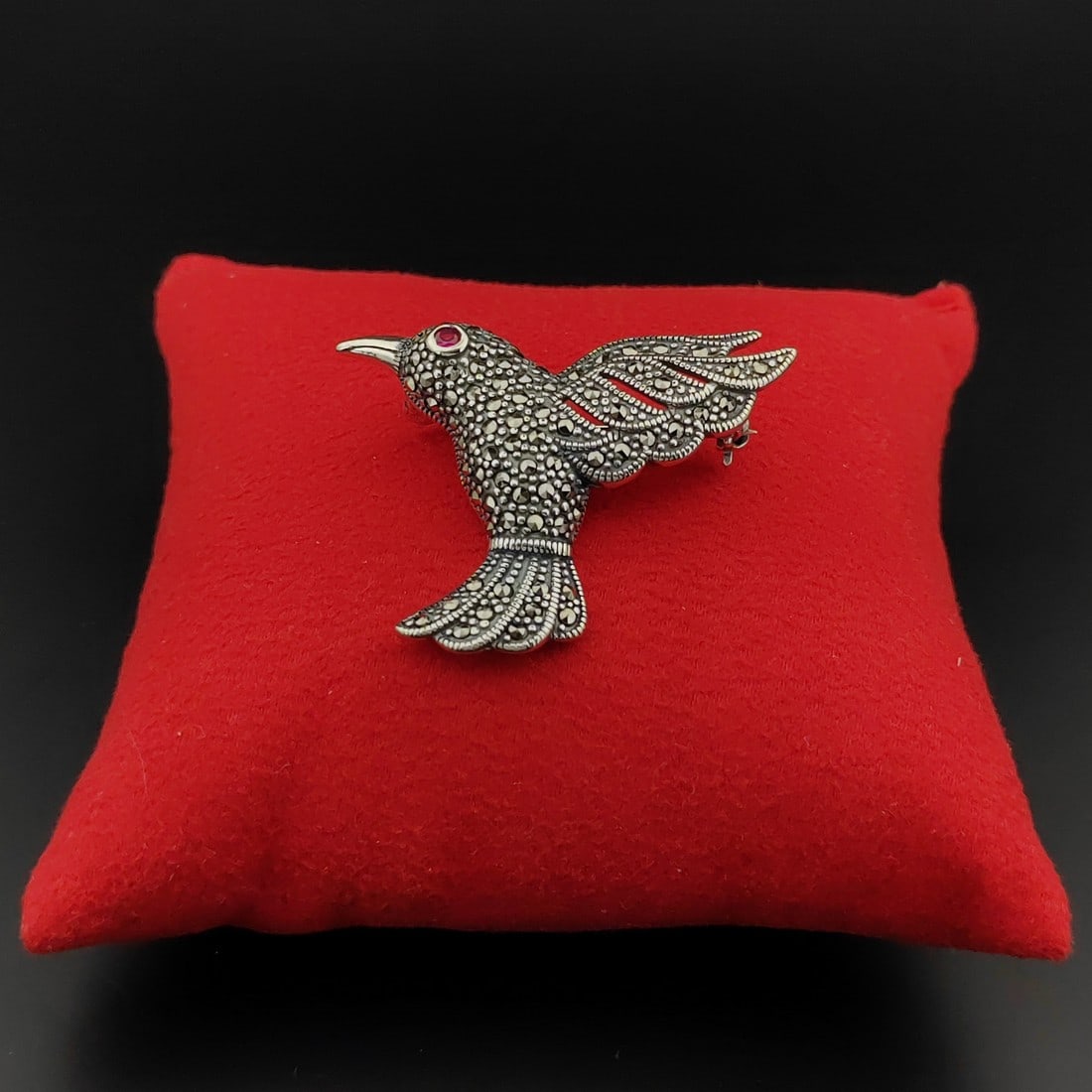 925 Silver Bird Brooch Ornated With Marcasite: Title: 925 Silver Bird Brooch Ornated With Marcasite Description: 925 Silver Bird Brooch Ornated With Marcasite -Condition:New Weight:8.4g Size:1.61x1.25 inch (41x32mm) With Gift Box. Express Shipping