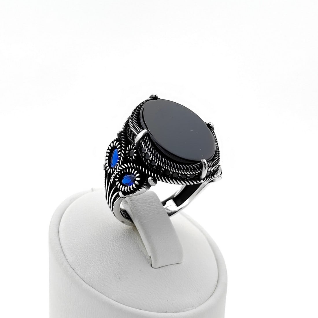 925 Silver Men's Ring Ornated with Black Onyx,Blue and Black Zircons: Title: 925 Silver Men's Ring Ornated with Black Onyx,Blue and Black Zircons Description: 925 Silver Men's Ring Ornated with Black Onyx,Blue and Black Zircons -Condition:New -Total Weight:11g -Size: US