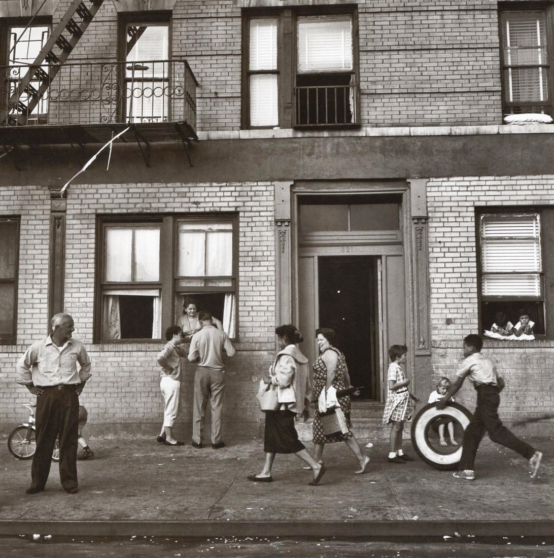 VIVIAN MAIER - Untitled: Artist: VIVIAN MAIER Print Title: Untitled Medium: Duotone Photolithograph Printed 2010’s in China Image size (inches) approx. 9 x 9” Reserve: $40.00 Shipping: Domestic: Flat-r