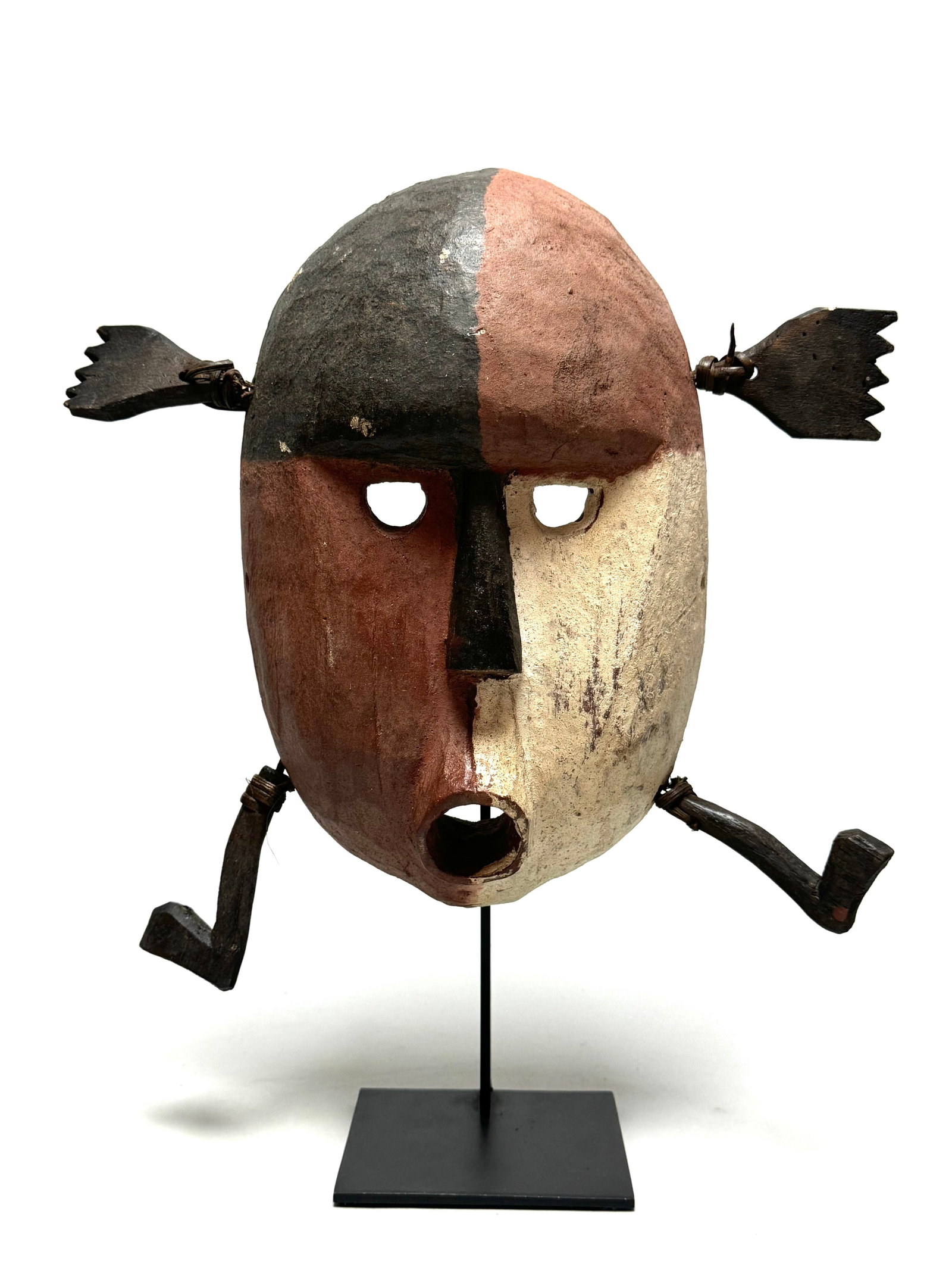 Yua Mask made by the Yupik People who live on the West Coast of Alaska.: Yua Mask made by the Yupik People who live on the West Coast of Alaska. are famous for their craftsmanship of ceremonial masks. Their aspect varies depending on their use, ranging from little finger m
