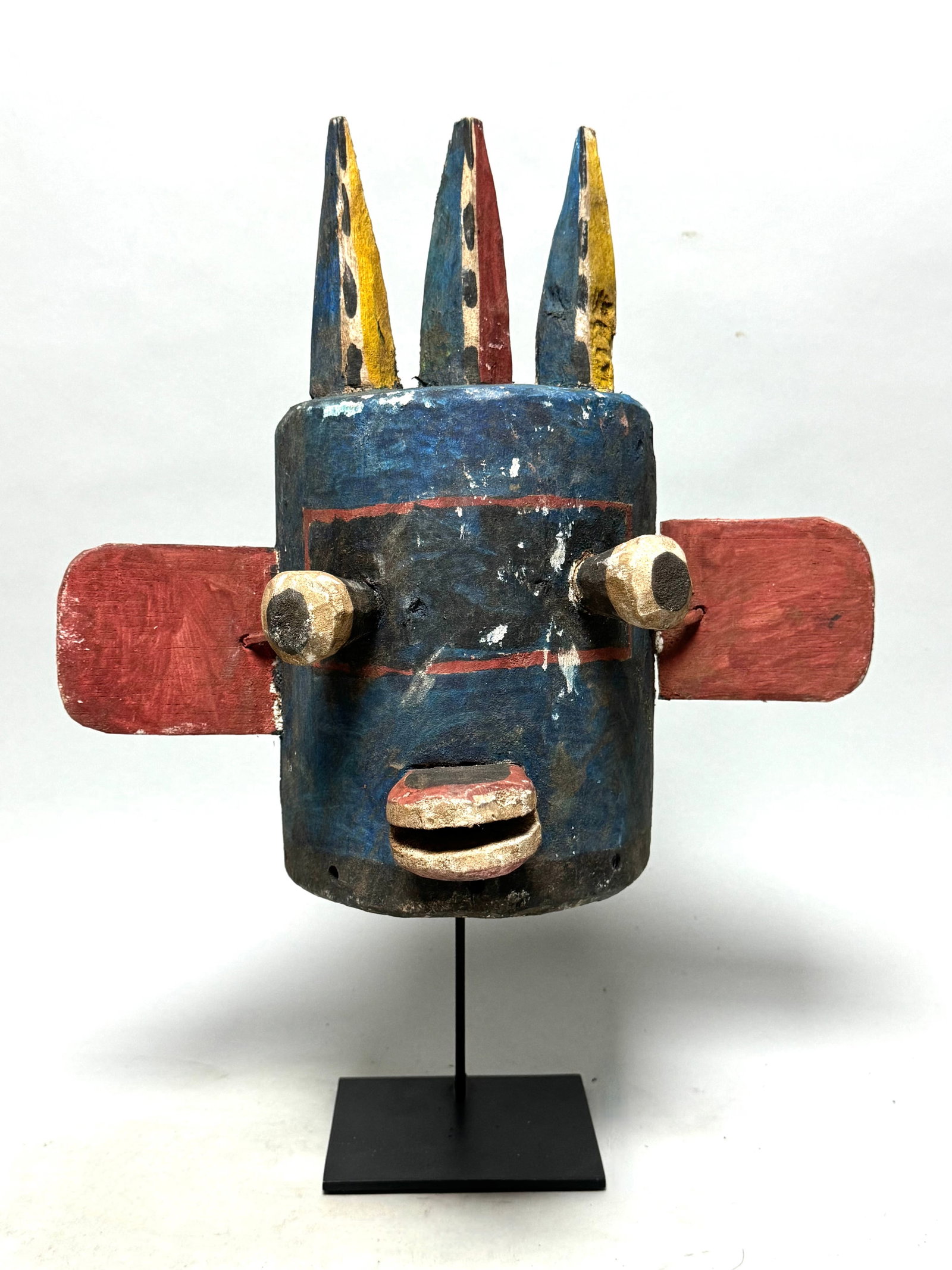 Kachina mask - wood - Hopi - Arizona, USA: This Hopi mask is not sacred and legal to be sold. Old private collection The Netherlands since 1980. Hopi kachina masks are figures carved from cottonwood root, made to represent the spirit beings of