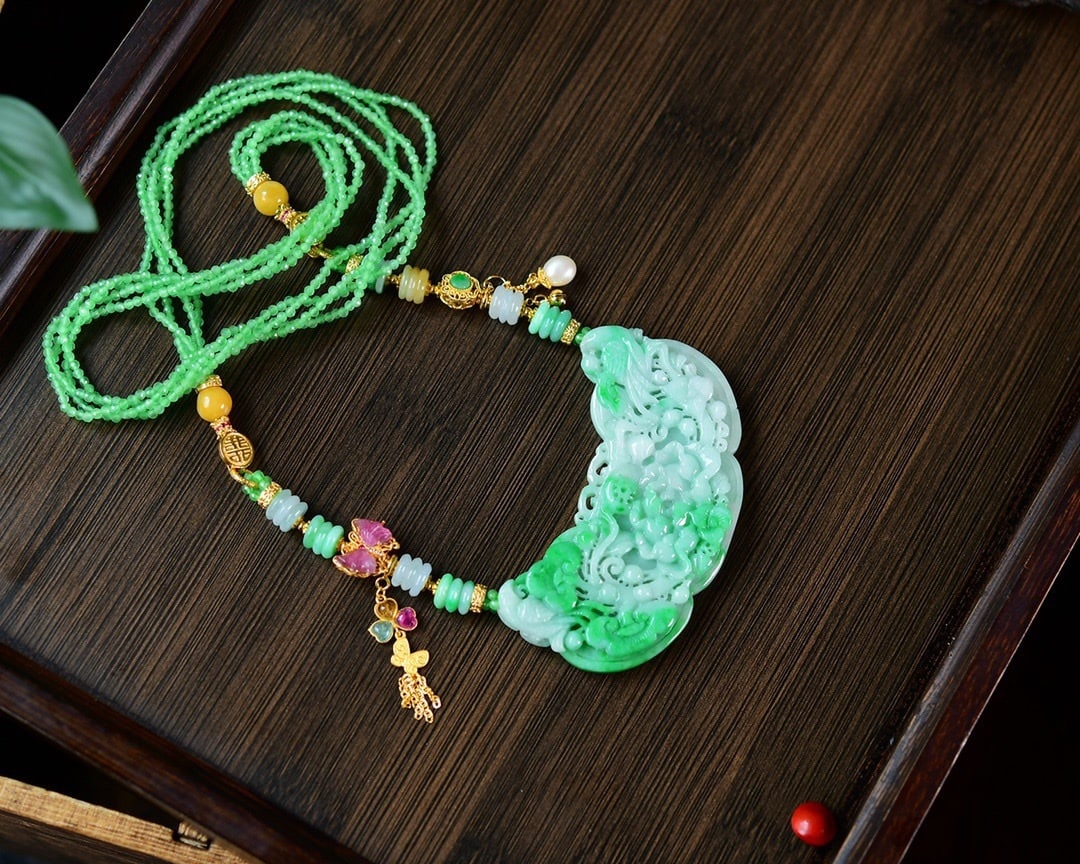 Beautiful Green Jadeite Carved Peony & Magpie Pendant w Necklace (1 of 6)