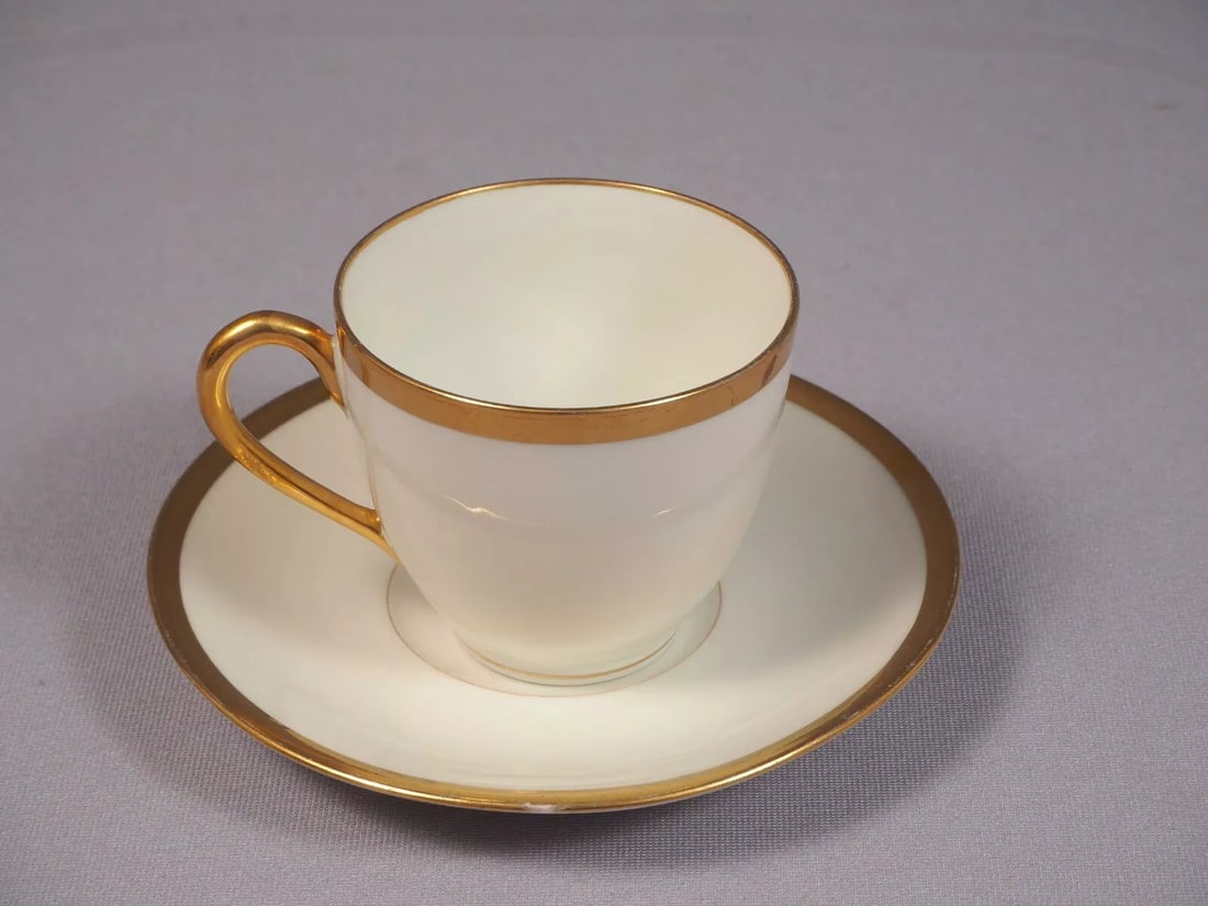 LIMOGES France B&C Bernardaud GOLD Coffee Espresso cup Saucer set EXCELLENT: This is a rare and gorgeous set of one Coffee/Espresso cup with Saucer, made in France by B&C Léonard Bernardaud LIMOGES. The set is in very beautiful and features gold band at the rim and the ha