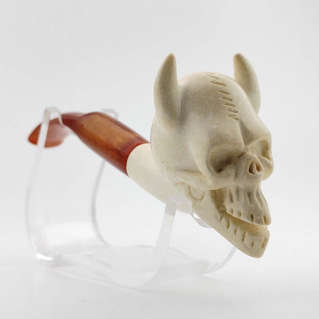 Skull Meerschaum Pipe: Title: Skull Meerschaum Pipe Materials: Meerschaum Dimension: 5.5 inch (14cm) Additional Information: Skull,Hand carved Meerschaum Pipe. Made in Turkey,Eskisehir by Meerschaum Carve Master.Best Qualit