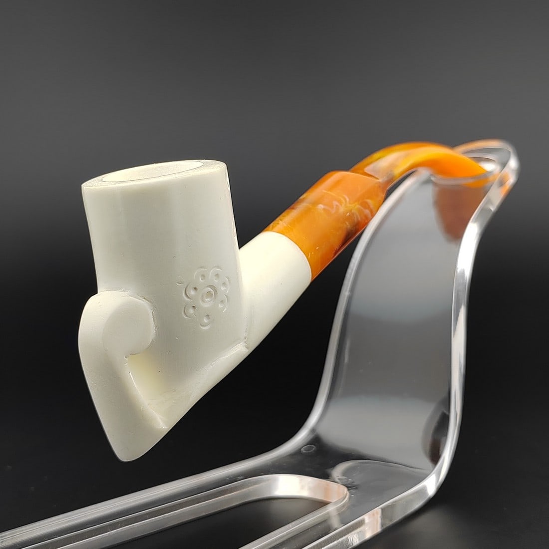 Freehand Classic Meerschaum Pipe: Title: Freehand Classic Meerschaum Pipe Materials: Meerschaum Dimension: 5.1 inch (13cm) Additional Information: Freehand Classic,Hand carved Meerschaum Pipe. Made in Turkey,Eskisehir by Meerschaum Ca