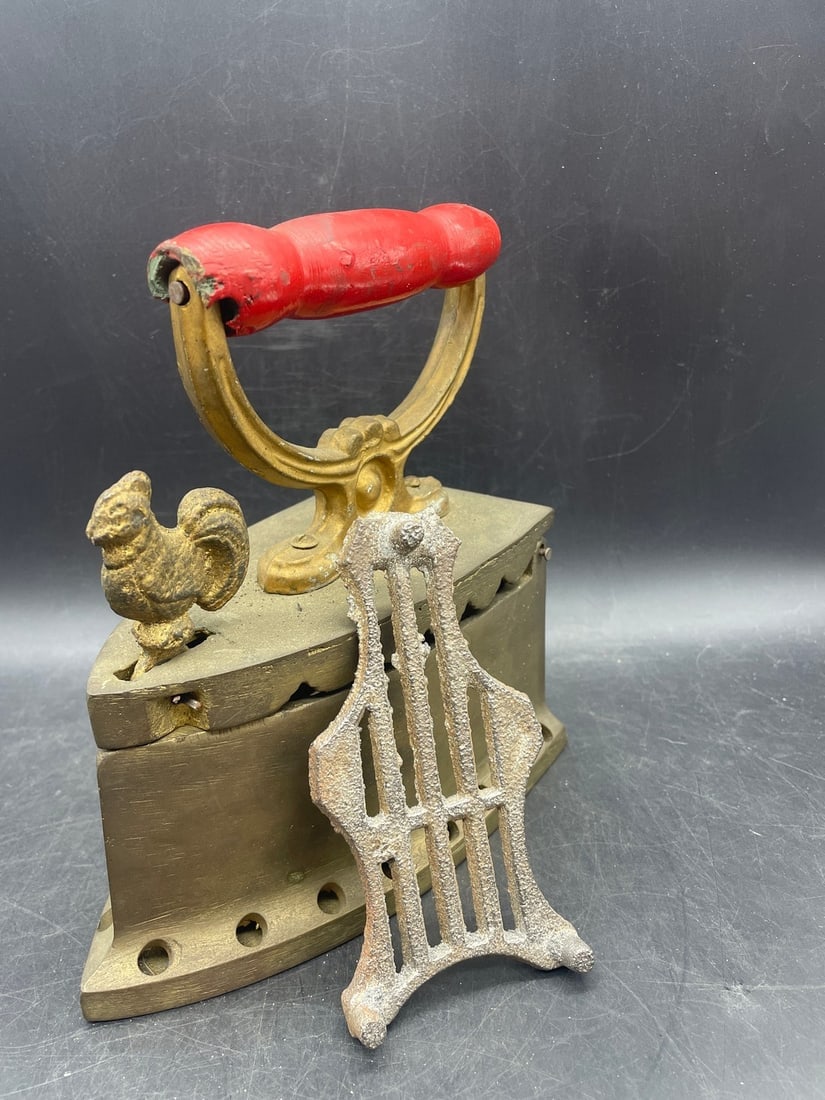 ANTIQUE COAL SAD IRON W ROOSTER LATCH & RED WOODEN HANDLE CHARCOAL IRON W TRIVET: Title: ANTIQUE COAL SAD IRON W ROOSTER LATCH & RED WOODEN HANDLE CHARCOAL IRON W TRIVET Date/Period: UNKNOWN Dimension: APPROX 7.5 X 7.5 X 4 Material: BRASS WOOD Additional Information: ANTIQUE COAL S