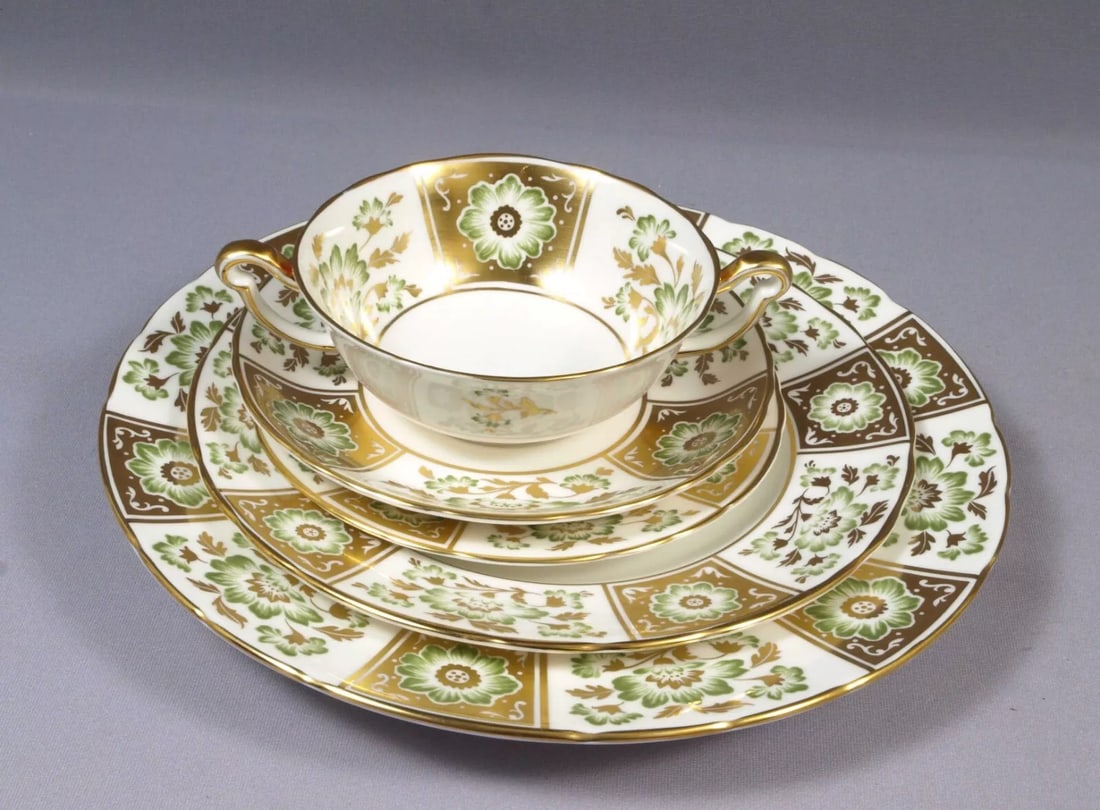 Royal Crown Derby DERBY PANEL Green Place Setting Dinner Plate Soup Bowl (1 of 7)