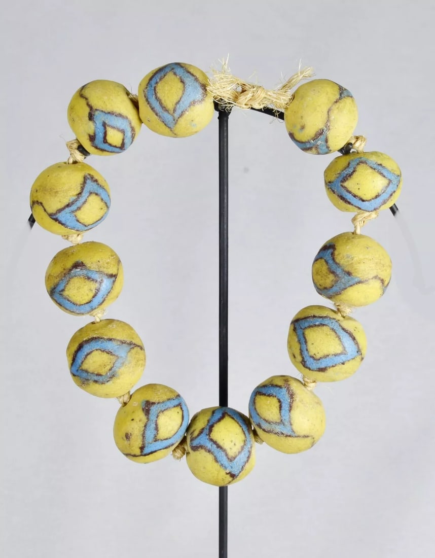 Krobo Beautiful necklace with 12 large Bodom glass powder beads Ghana (1 of 2)