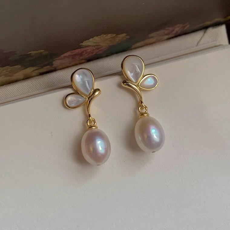 Natural freshwater pearl earrings (1 of 6)