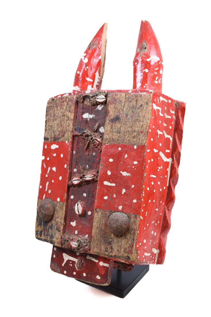 Mask - Wood - Goemai / Koro - Nigeria - Sch?dler certificate: Authentic wooden mask from speculated Koro or Goemai tribe. Good condition with a wonderfull aged patina. Great use of silhouettes in red color. Goemai masks are said to be worn horizontally. The Goen