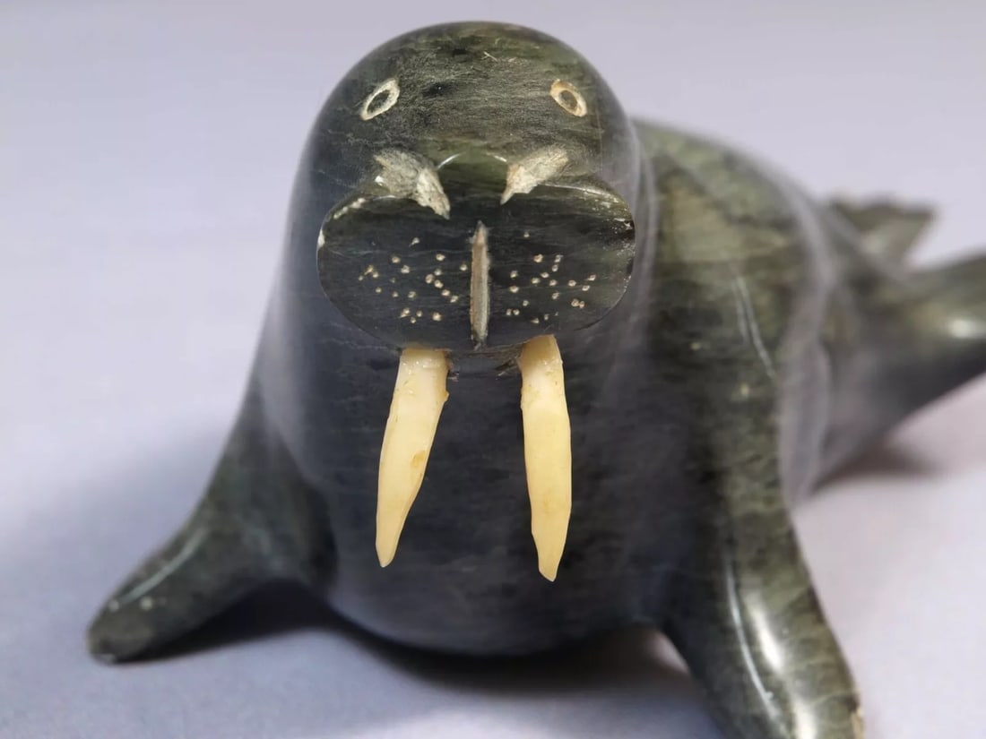 Soapstone Inuit Native Canada Figurine Seal Sea Lion Signed Vintage (1 of 5)