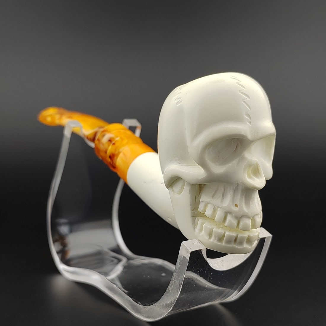 Skull Meerschaum Pipe: Title: Skull Meerschaum Pipe Materials: Meerschaum Dimension: 5.5 inch (14cm) Additional Information: Skull,Hand carved Meerschaum Pipe. Made in Turkey,Eskisehir by Meerschaum Carve Master.Best Qualit