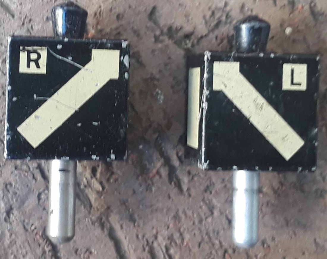 Marklin gauge 1 pair of signals, c8. (1 of 2)