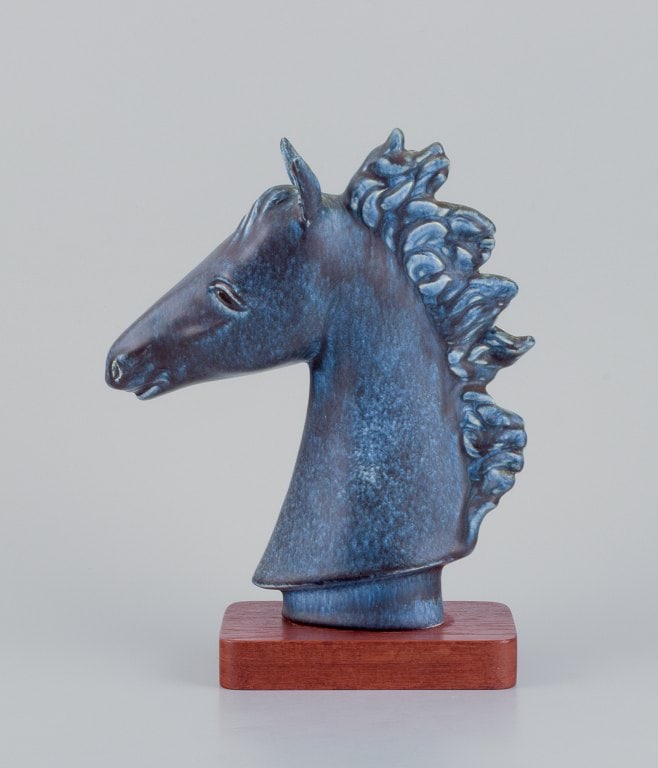 FEJ (Folke og Elsa Jernberg) Ceramic horse head on a wooden base. Glazed in blue tones. (1 of 8)