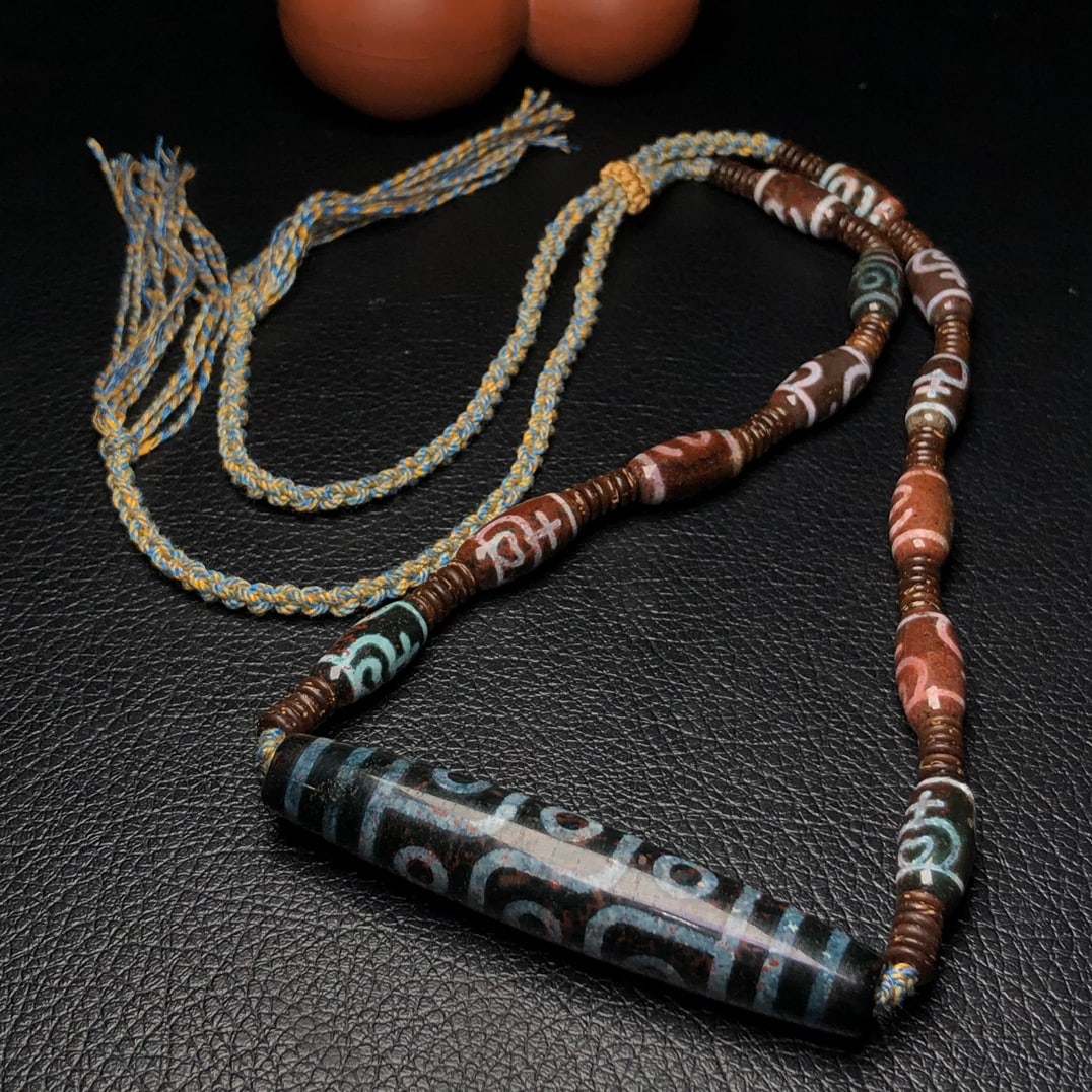 Tibetan Nine Eyes DZI Agate Necklace (1 of 9)