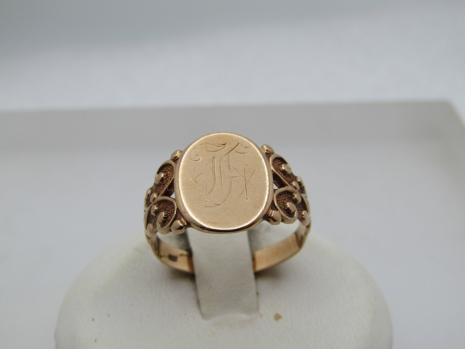 Vintage 10kt Engraved H Cignet Style Ring, Sz. 7.25, Rose Gold, 1920's-1930's Signed: Vintage 10kt Engraved H Cignet Style Ring, Sz. 7.25, Rose Gold, 1920's-1930's Signed with what looks like a maker's mark made up of three rings. This has a flat op where the H is engraved with recesse