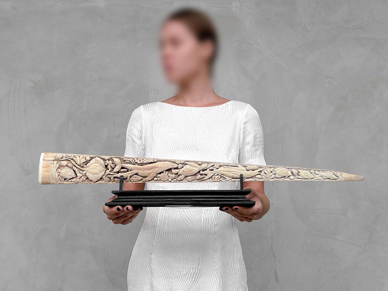 Beautiful engraved Swordfish rostrum - Marine motif: Title: Beautiful engraved Swordfish rostrum - Marine motif Maker: Unknown Origin:Indonesia Date/Period:2024 Materials:Xiphias Gladius, Bone, Wood Dimensions:Length: 76 cm / 29.9 inches Description:Bea