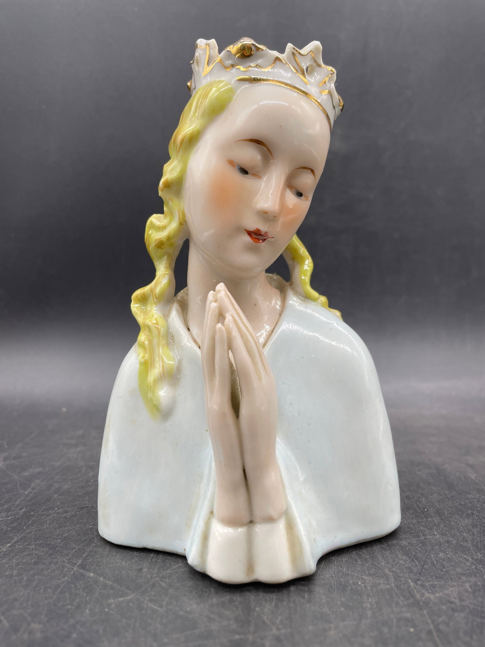 VINTAGE PRAYING HANDS MADONNA PORCELAIN FIGURINE CATHOLIC MARY RELIGIOUS JAPAN: Title: VINTAGE PRAYING HANDS MADONNA PORCELAIN FIGURINE CATHOLIC MARY RELIGIOUS JAPAN Date/Period: approx 1960's Dimension: Approx 5.25" Material: ceramic Additional Information: Thames Hand Painted J