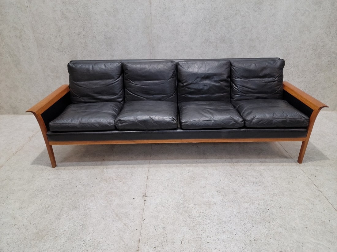 Mid Century Modern Danish Rosewood and Black Leather Sofa Couch Designed By Hans Olsen for Vatne: Vintage from the 1960s Materials: wood, leather, teak, rosewood "Mid Century Modern Danish Rosewood and Black Leather Sofa Couch Designed By Hans Olsen for Vatne Mobler Gorgeous mid century modern Dan