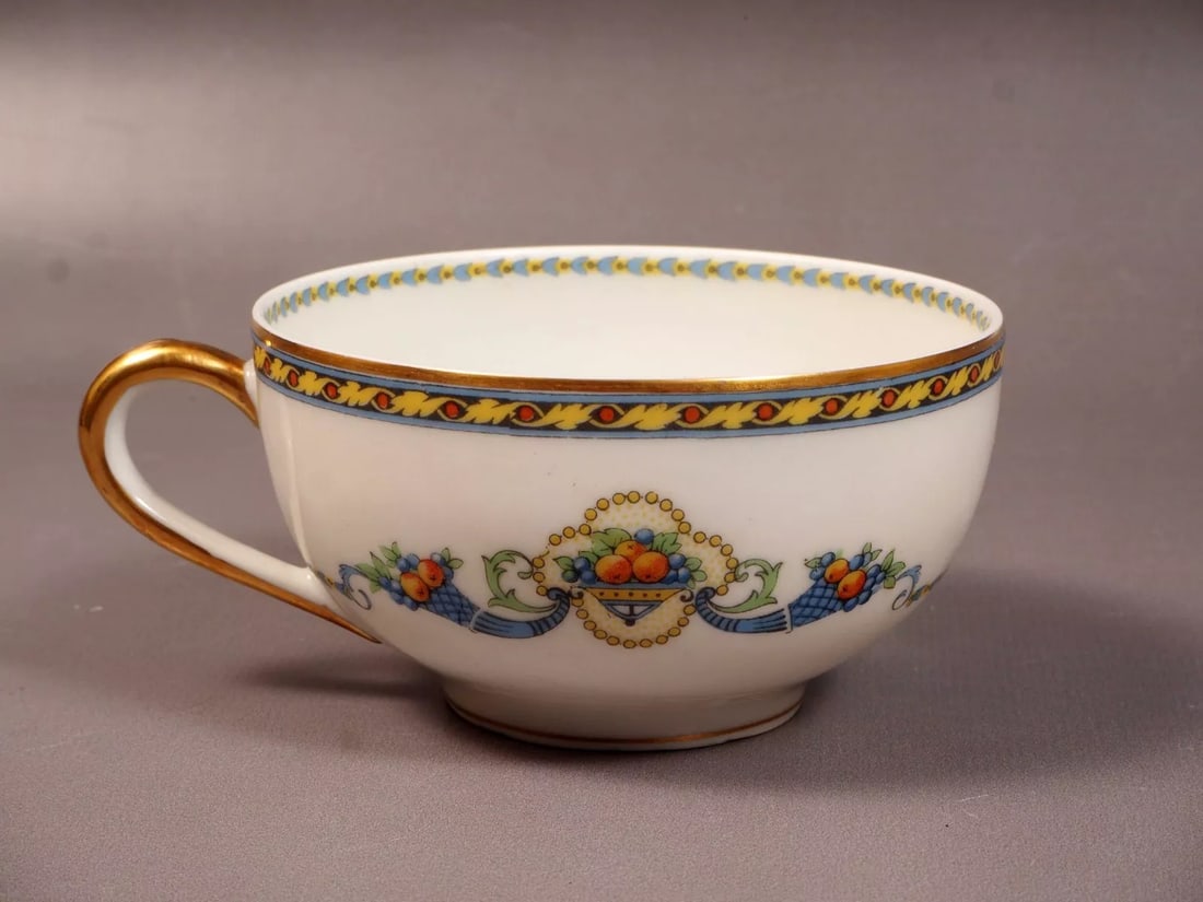 LIMOGES France B&C Bernardaud Horn of Plenty tea cup EXCELLENT: This is very rare and absolutely stunning one Tea/Coffee Cup, made in France by B&C Léonard Bernardaud LIMOGES. The cup is in very beautiful and stylish 'Horn of Plenty' pattern. It is marked wit