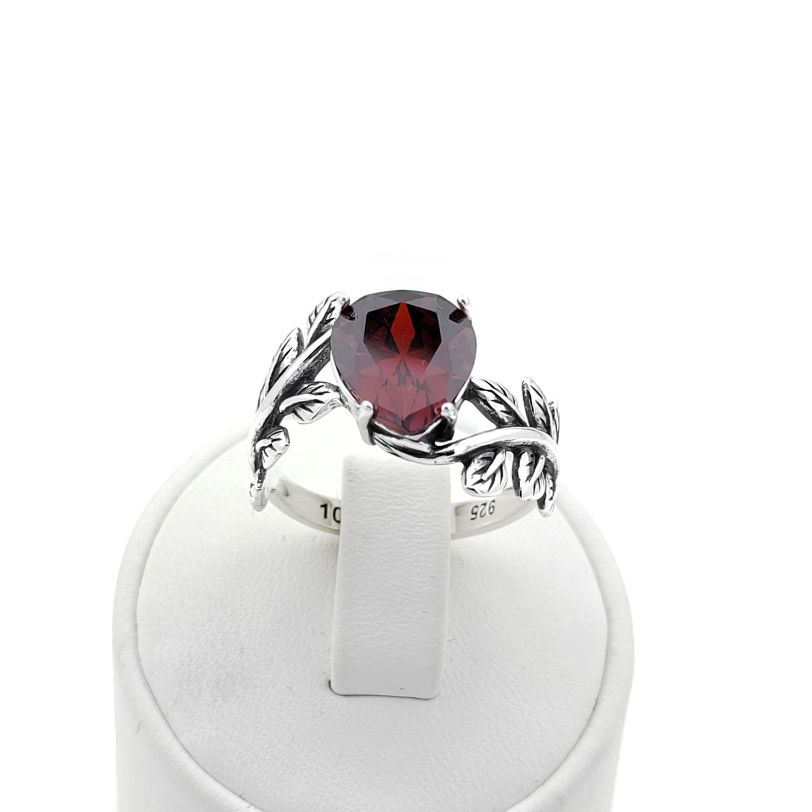925 Silver Ladies Ring With Red Zircon: Title: 925 Silver Ladies Ring With Red Zircon Description: 925 Silver Ladies Ring With Red Zircon -Total Weight:6g -Size:US Size 9.75(19.75mm) With Gift Box Express Shipping.Carrier:DHL Express Combin