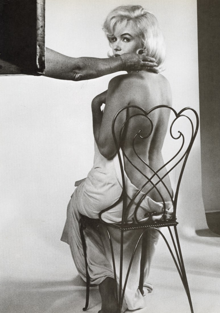 EVE ARNOLD - Marilyn Monroe, Los Angeles, 1960: Artist: Eve Arnold Title: Marilyn Monroe, Los Angeles, 1960 Medium: Photo Litho, 1973, USA Dimensions: 7.3x10.4" Description: Heat Wax Mounted on 11x14" Conservation Board Artist Bio: Eve Arnold (1912