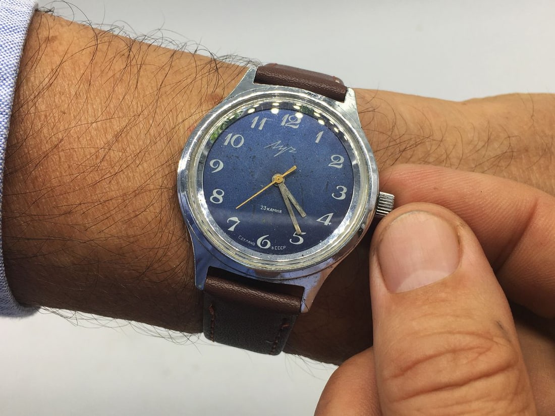 Luch vintage men wrist watch / Russian antique unisex USSR watches: Materials Band material: Leather Gold, Stainless steel Luch vintage men wrist watch. Russian antique unisex white USSR watches. Mens watch. Vintage watch. Military watch. Mens Wrist Watch. Watches for