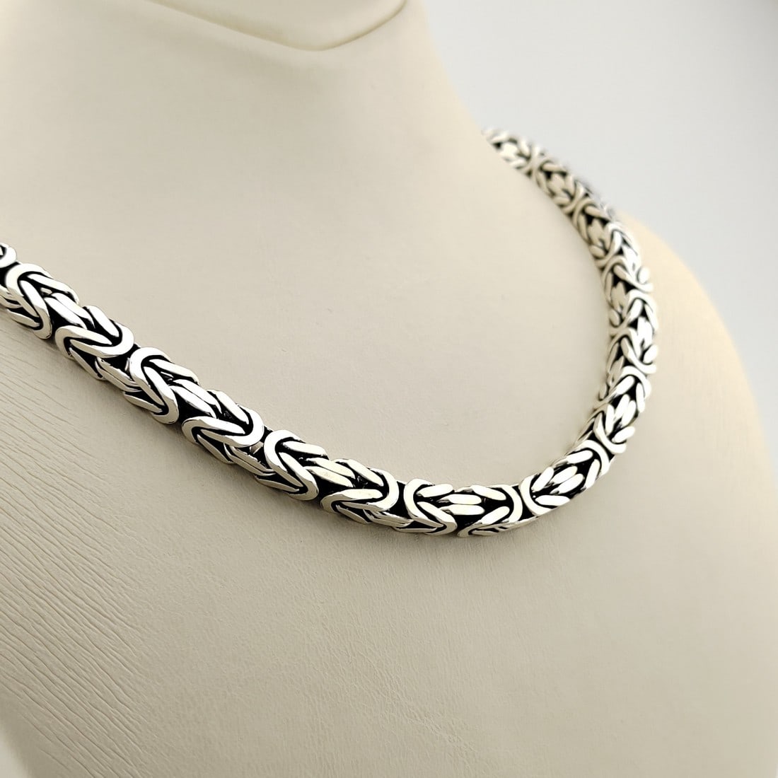 925 Sterling Silver Square Byzantine King's Chain,Men Necklace: Title: 925 Sterling Silver Square Byzantine King's Chain,Men Necklace Description: 925 Sterling Silver Square Byzantine King's Chain,Men Necklace Size and Weight:23.62 in (60cm)/100g Byzanthine King's