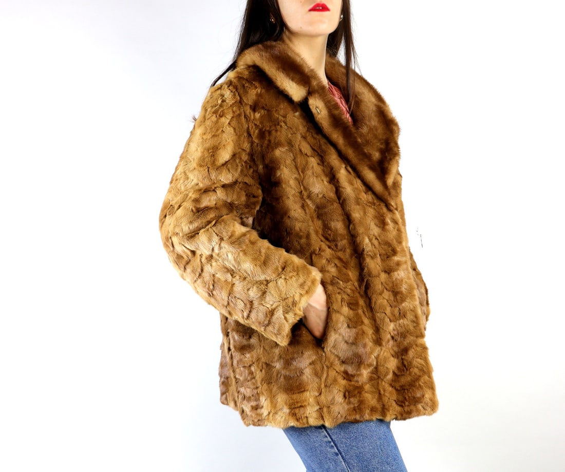 CAMAREL MINK JFUR JACKET EU: XL; US: 20: Title: CAMAREL MINK JFUR JACKET EU: XL; US: 20 Size/Dimensions: Aproximate size- EU: XL; US: 20 : Important details: Length: 70cm/27.56in -Shoulders width:45cm/17.72in -Sleeve Length:56cm/22.05in -Bus