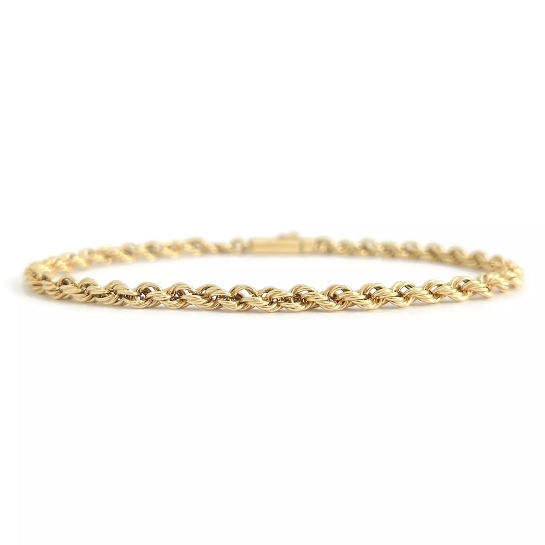 Rope Chain Bracelet 14K Yellow Gold, 7.25 Inches, 3.3 mm, 2.08 Grams: Rope Chain Bracelet 14K Yellow Gold, 7.25 Inches, 3.3 mm, 2.08 Grams This is a classic bracelet for a man or woman. Please do not hesitate to ask any questions. Metal: 14K yellow gold Weight: 2.08 gra