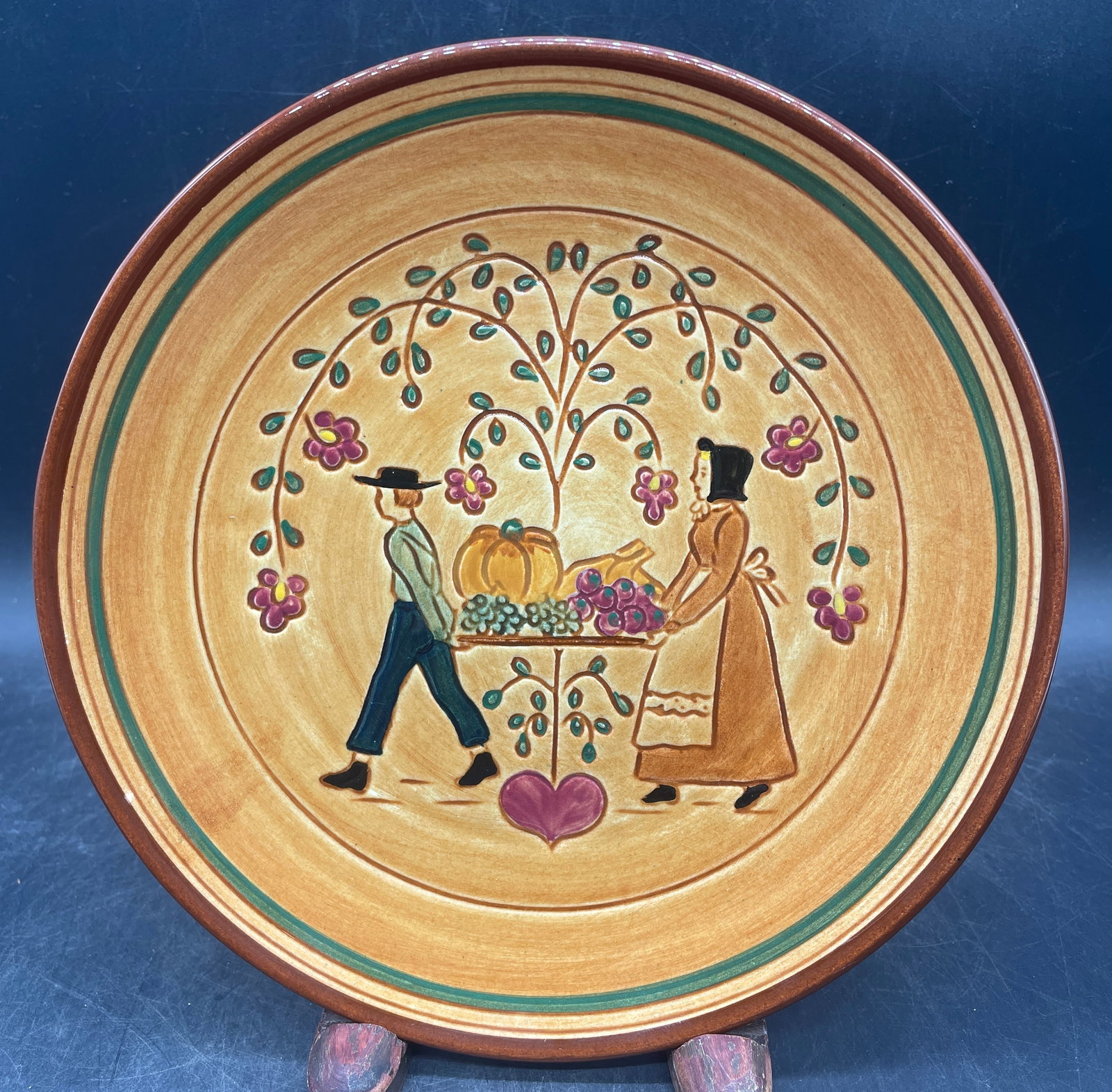 PENNSBURY POTTERY HARVEST AMISH THANKSGIVING PLATE HAND PAINTED: Title: PENNSBURY POTTERY HARVEST AMISH THANKSGIVING PLATE HAND PAINTED Date/Period: UNKNOWN Dimension: APPROX 8" Material: POTTERY Additional Information: PENNSBURY POTTERY HARVEST AMISH THANKSGIVING 