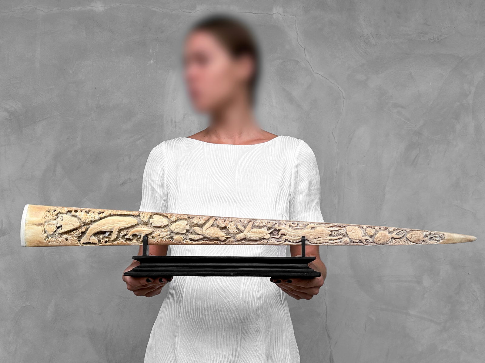 Wonderful engraved Swordfish rostrum - Marine motif: Title: Wonderful engraved Swordfish rostrum - Marine motif Maker: Unknown Origin:Indonesia Date/Period:2024 Materials:Xiphias Gladius, Bone, Wood DimensionsLength: 80 cm / 31.4 inches Description:Wond