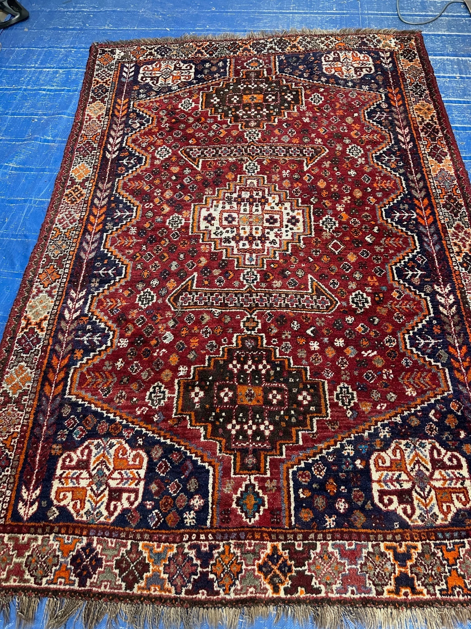 Hand Knotted Persian Ghasghie rug 7.3x5.2 ft: Title: Hand Knotted Persian Ghasghie rug 7.3x5.2 ft Description: Hand Knotted Persian Ghasghie rug 7.3x5.2 ft Circa:1980 Origin:Iran Material:100 %Wool Reserve: $400.00 Shipping: Domestic: Flat-rate o