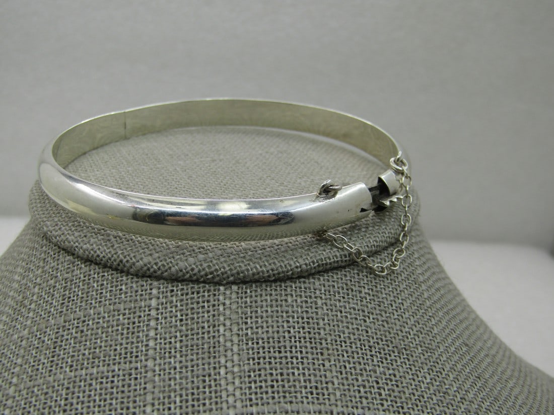 Vintage Sterling Hinged Bangle Bracelet, 8", Safety Chain. Signed .925 (1 of 7)