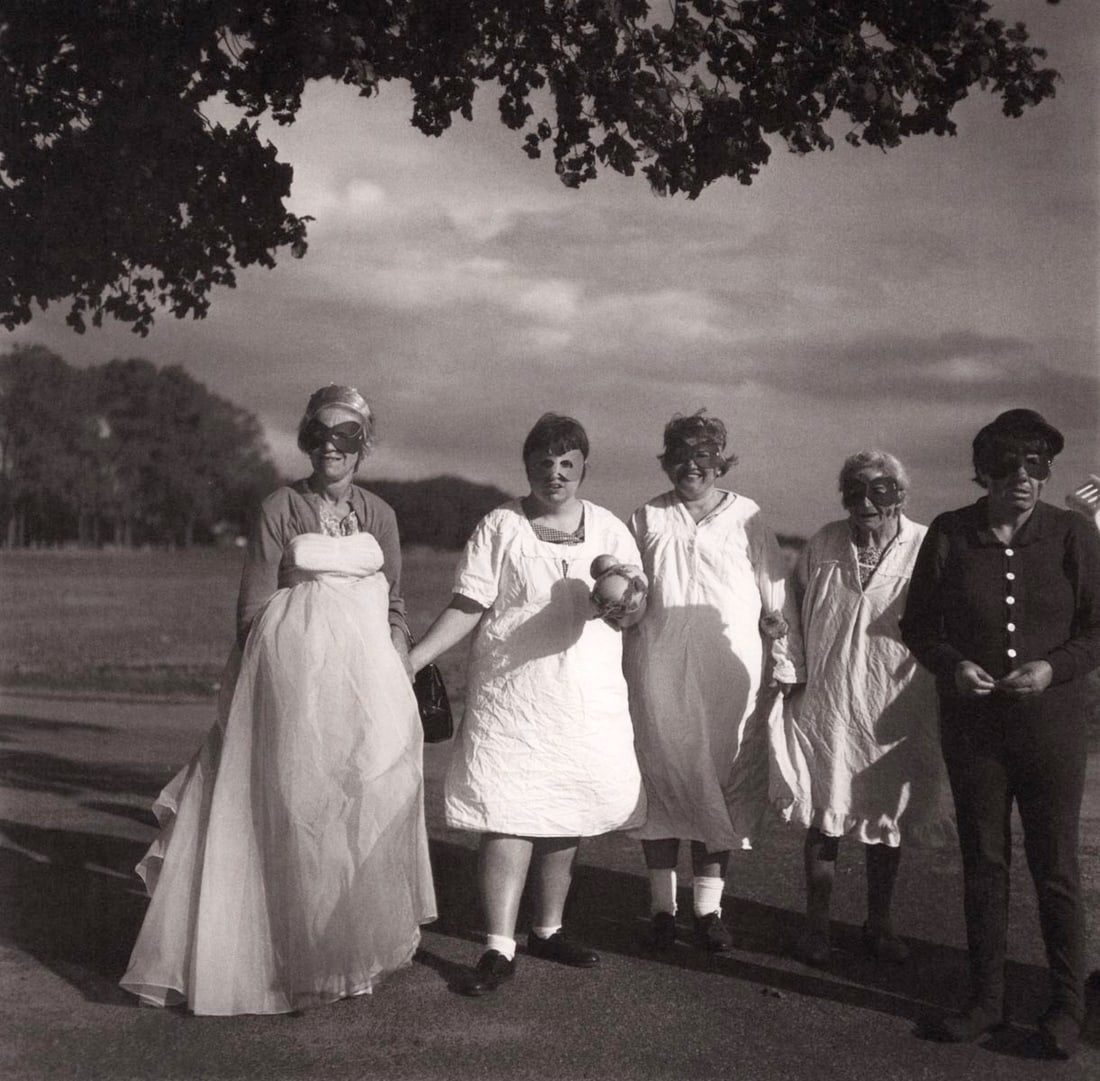 DIANE ARBUS - Untitled 8, 1970-71 (1 of 1)