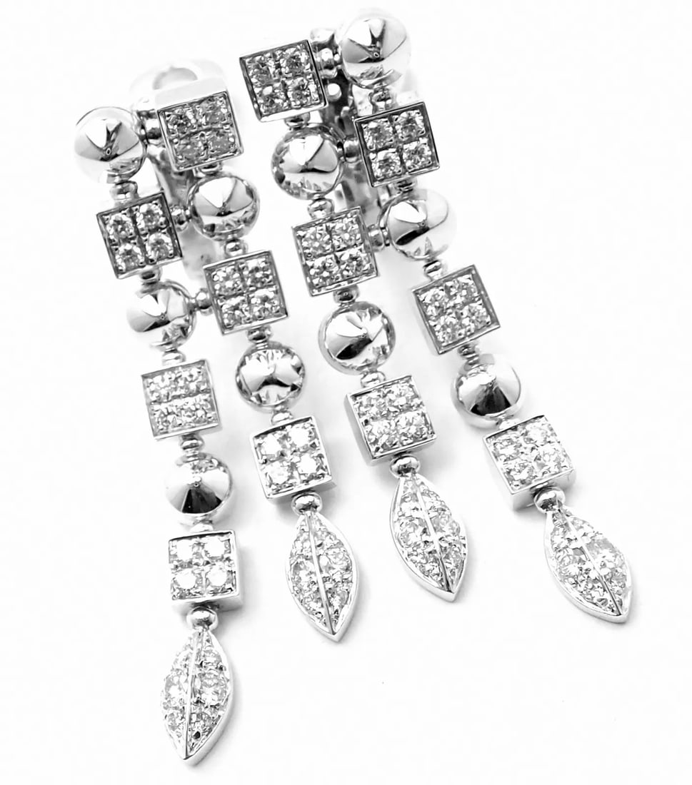 Authentic! Bulgari Bvlgari Lucea 18k White Gold Diamond Long Drop Earrings: Authentic! Bulgari Bvlgari Lucea 18k White Gold Diamond Long Drop Earrings Description: About This Piece: Metal: 18k White Gold Measurements: 43mm x 12mm Weight: 19.8 grams Stones: ***** 72 round