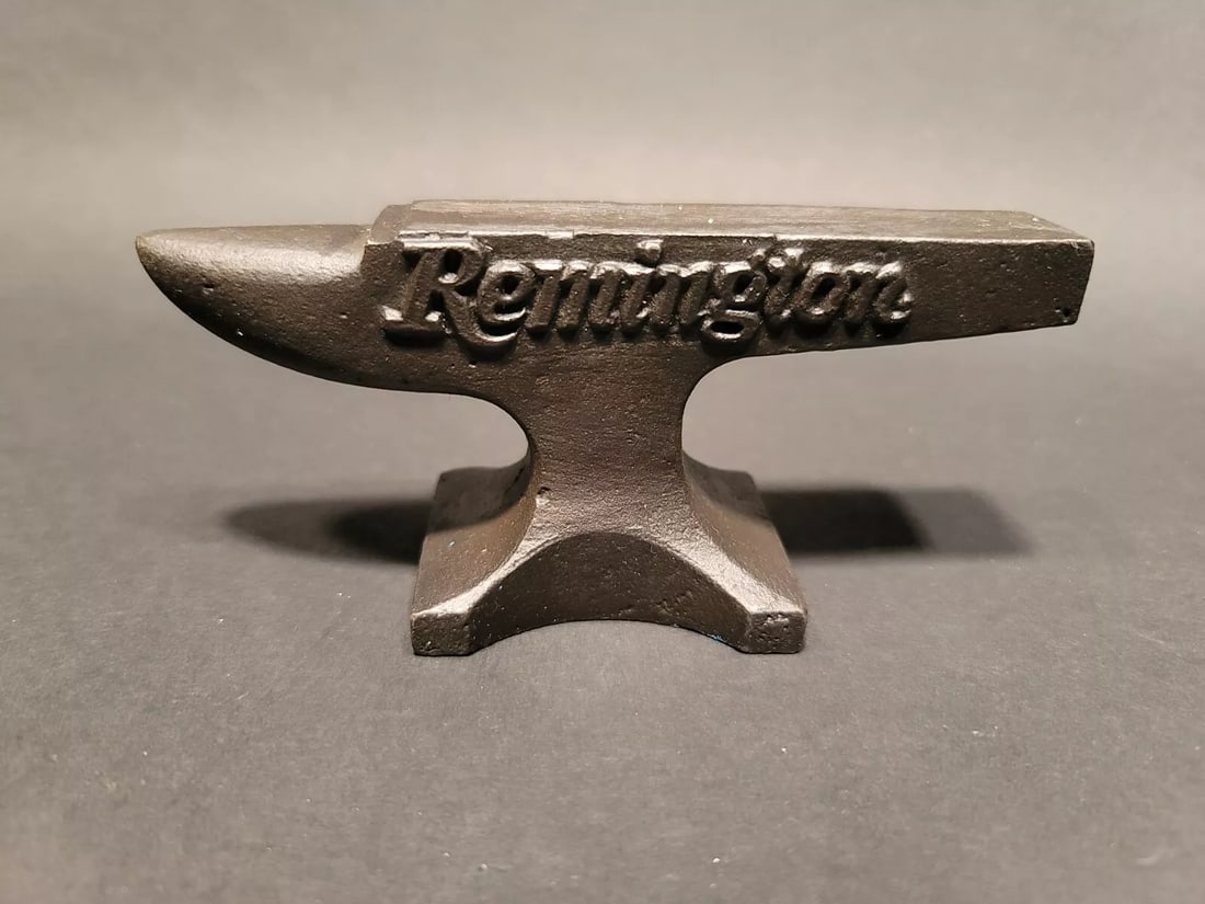 Cast Iron "Remington" Miniature Anvil (1 of 12)
