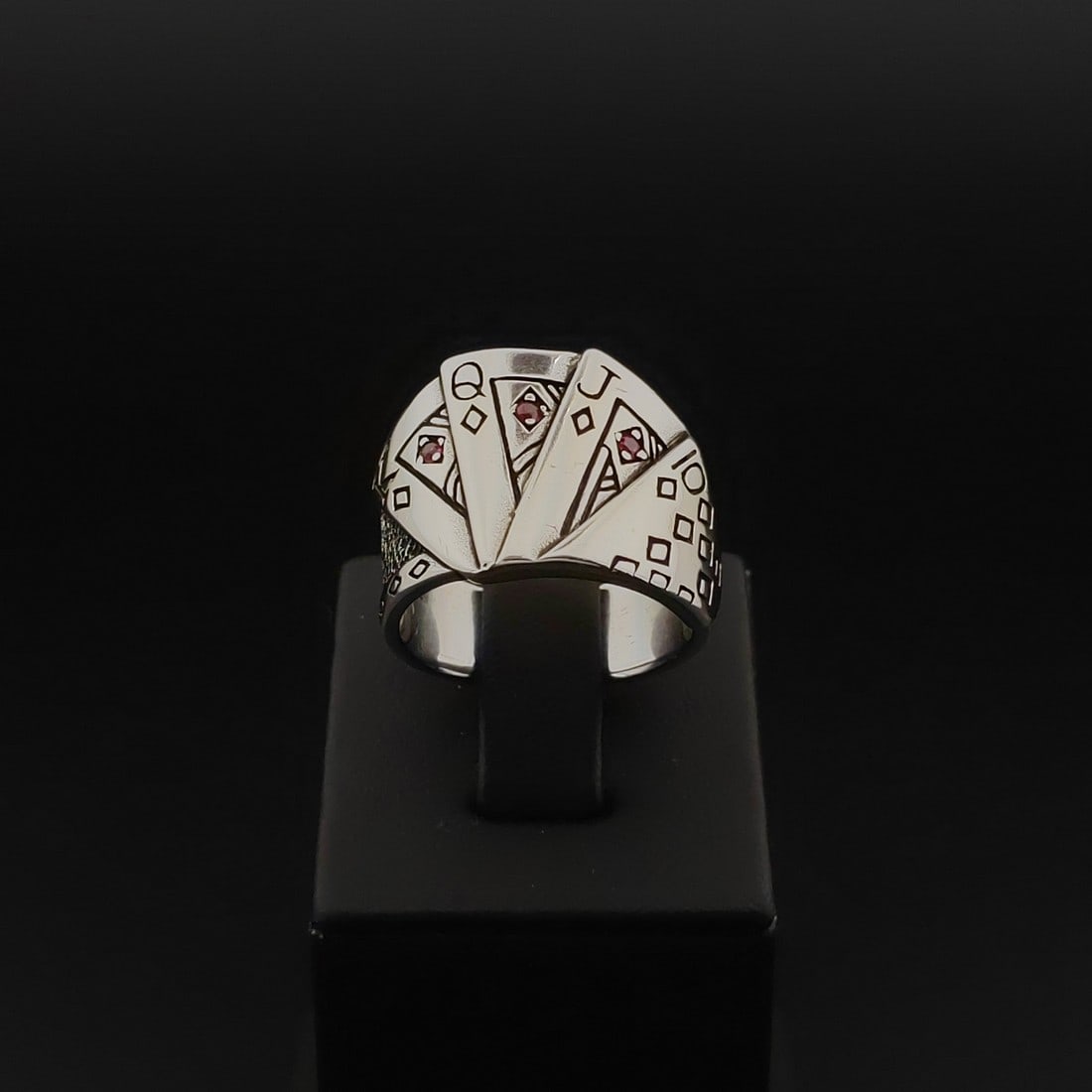 925 Silver Poker Ring: Title: 925 Silver Poker Ring Description: 925 Silver Poker Ring -Total Weight:12.3g -Size: US Size 9 (19mm) With Gift Box Express Shipping.Carrier:DHL Express Combine Shipping Prices: 2 lots 30$ 3 lot