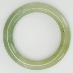Small Qing Chinese Pale Green Jade Bangle (49 mm) (1 of 7)