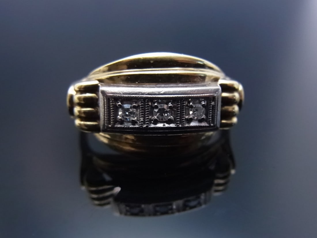 14CT GOLD & DIAMOND THREE STONE RING (1 of 11)