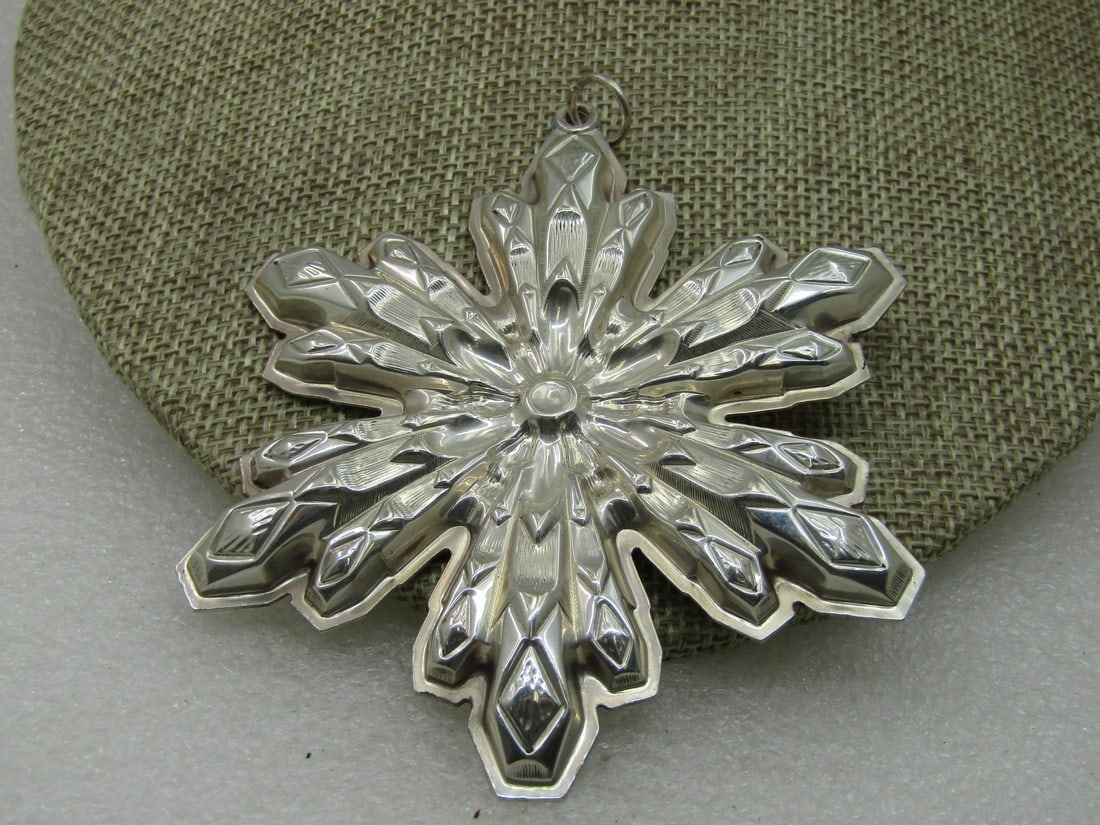 Vintage 1974 Gorham Sterling Christmas Snowflake Ornament/Pendant. 3-5/8", Signed (1 of 7)