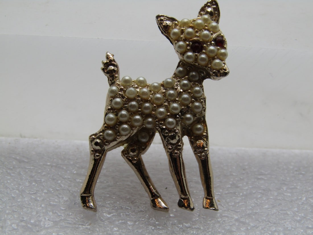 Vintage Faux Pearl Deer Brooch, Red Eyes, 1950's-1960, 1.5" (1 of 4)