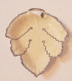 Leaf-shaped sauce dish c.1800