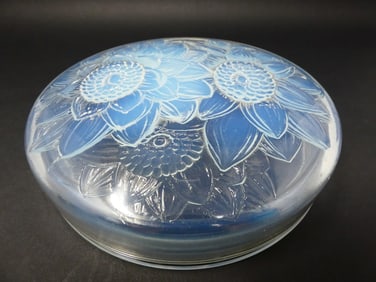 Rene Lalique Opalescent Glass 'Trois Dahlias' Box