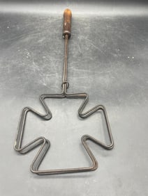 PRIMITIVE WIRE FLAME BREAD OR FOOD TOASTER Wood Handle