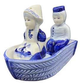 VINTAGE DELFT BLUE DUTCHMAN & MAIDEN IN ROW BOAT SALT & PEPPER SET