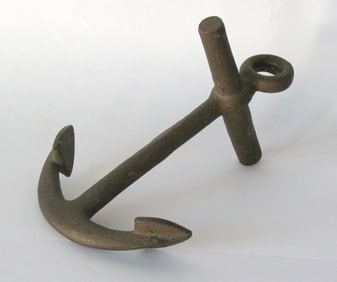 Antique cast iron anchor paper weight.