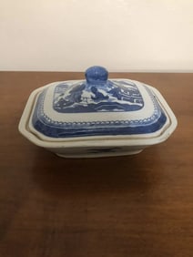Chinese Export Porcelain Canton Covered Dish